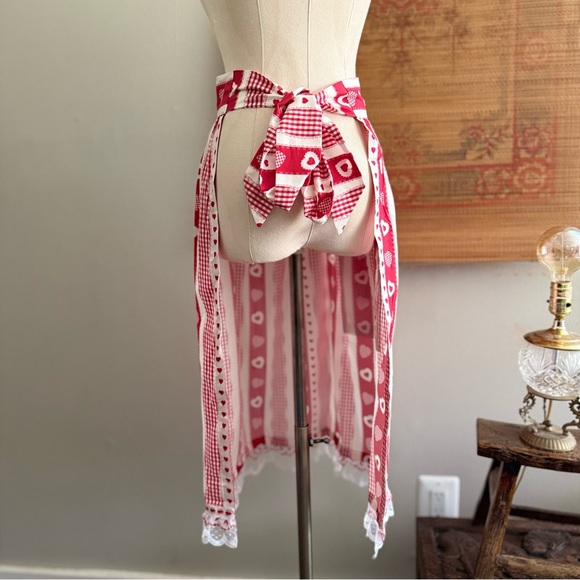 Vintage Handmade Cotton Heart Print Kitchen Apron - Picture 5 of 5